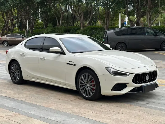 Maserati Ghibli — Фото автомобиля 3