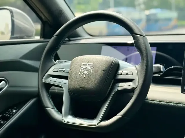 BYD Qin L — Фото автомобиля 10