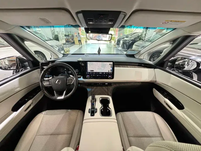 Lexus LM — Фото автомобиля 14