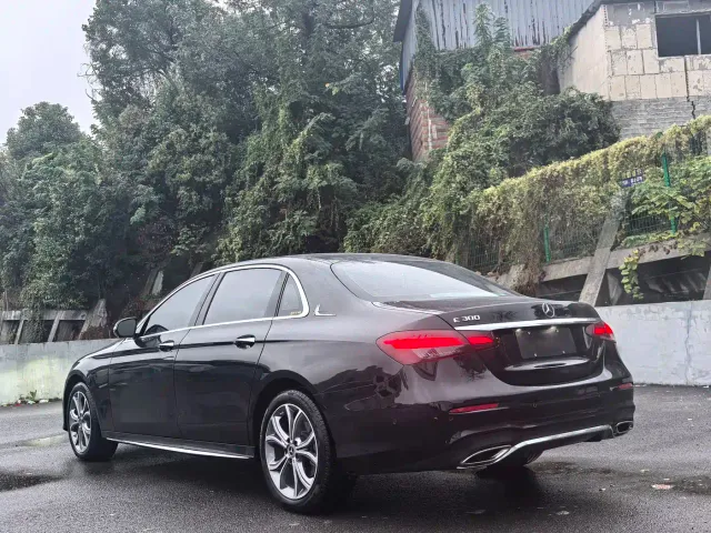 Mercedes-Benz E-Class — Фото автомобиля 14