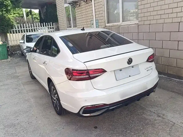 Volkswagen Lavida — Фото автомобиля 4