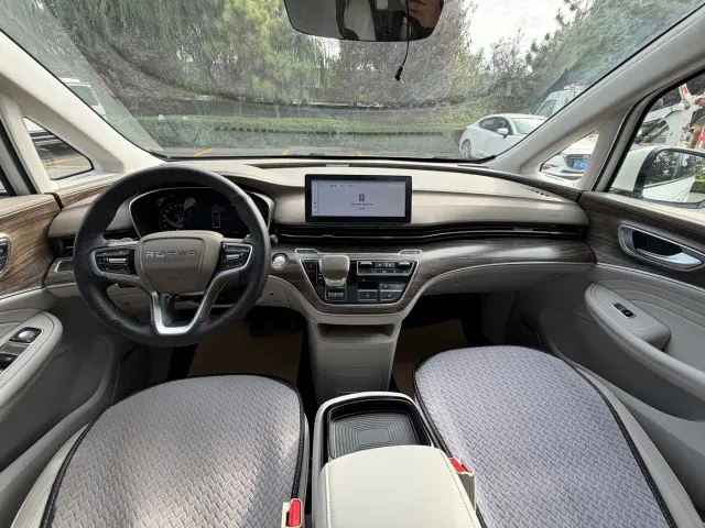 Roewe iMAX8 — Фото автомобиля 9