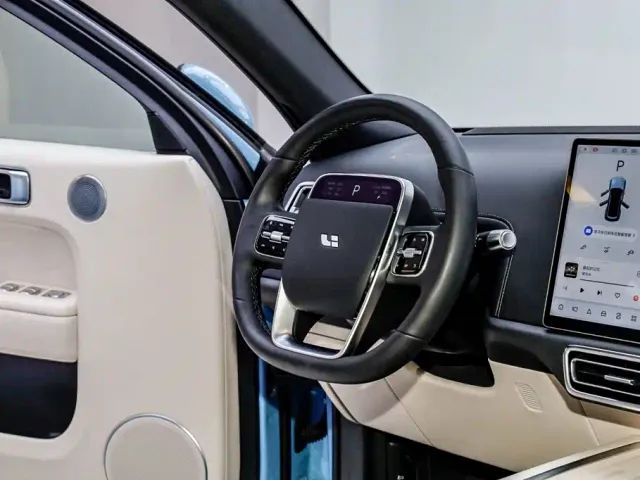 Li Auto L7 — Фото автомобиля 15