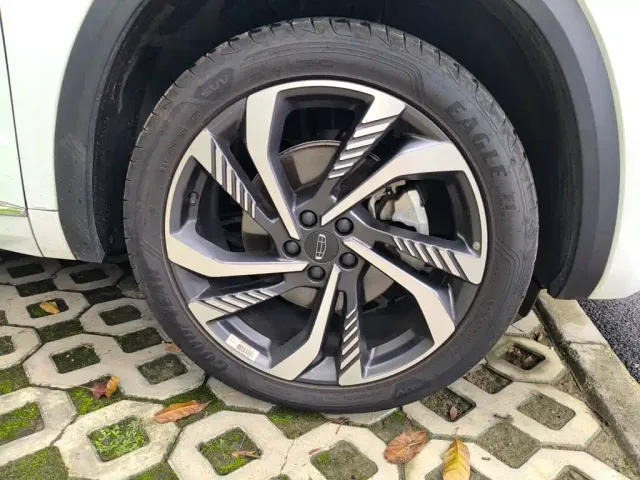 Geely Xingyue L — Фото автомобиля 8