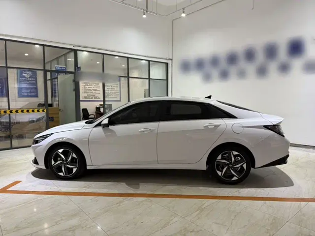 Hyundai Elantra — Фото автомобиля 11