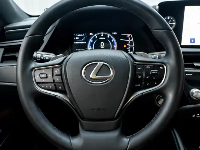 Lexus ES — Фото автомобиля 16