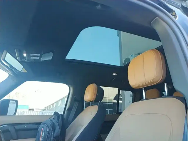 Land Rover Defender — Фото автомобиля 17