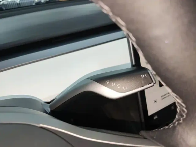 Tesla Model 3 — Фото автомобиля 13