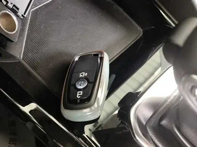 Ford Escort — Фото автомобиля 8