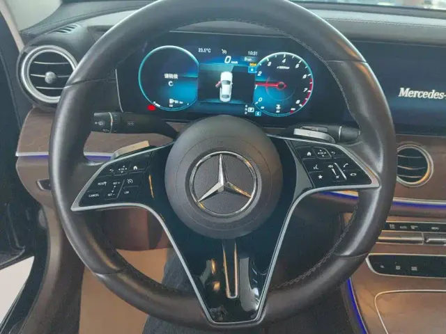 Mercedes-Benz E-Class — Фото автомобиля 15