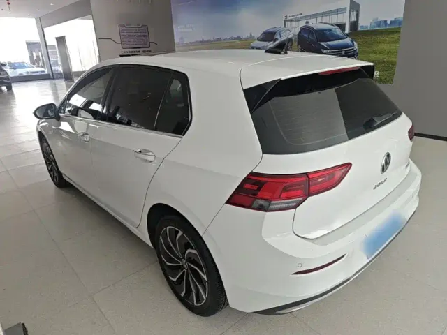 Volkswagen Golf — Фото автомобиля 4