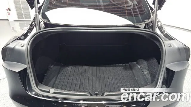 Tesla Model 3 — Фото автомобиля 26