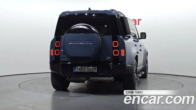 Land Rover Defender — Фото автомобиля 4