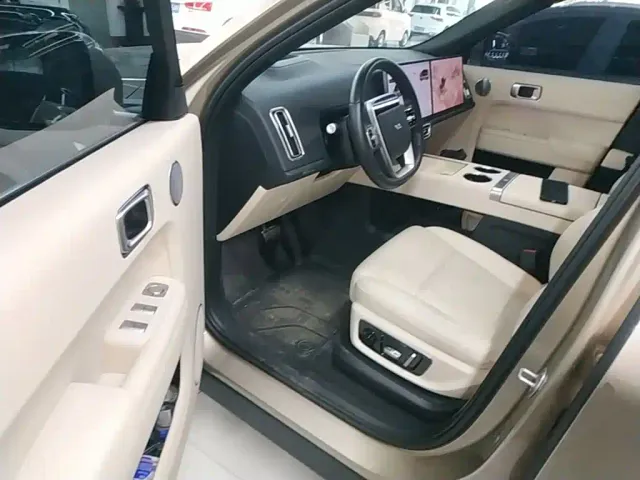 Li Auto L8 — Фото автомобиля 15