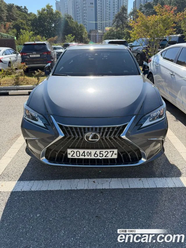 Фотография автомобиля — Lexus ES 7th Gen