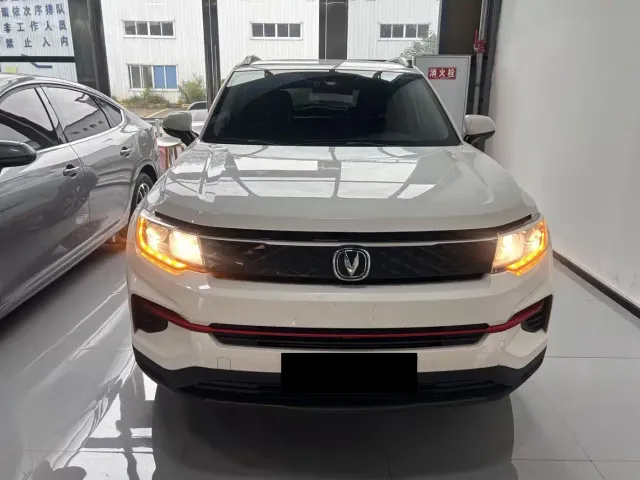 Changan CS35 Plus — Фото автомобиля 2