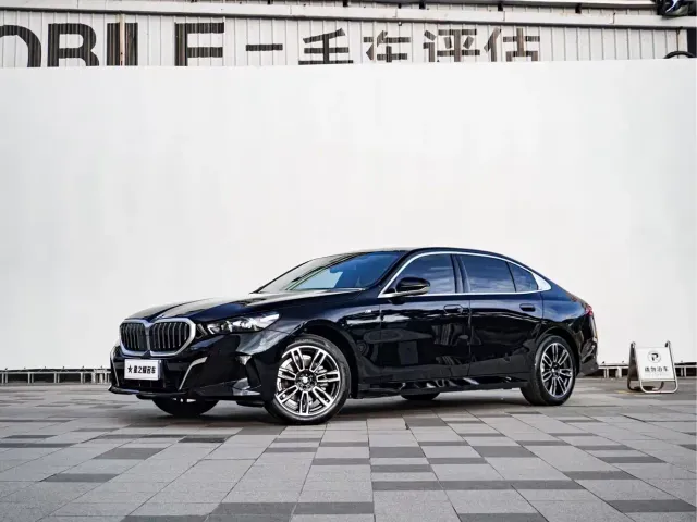 Фотография автомобиля — BMW 5 Series