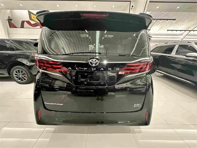 Toyota Alphard — Фото автомобиля 9