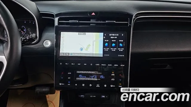 Hyundai Tucson Tucson (NX4) Бензин 1.6 турбо 2WD — Фото автомобиля 17