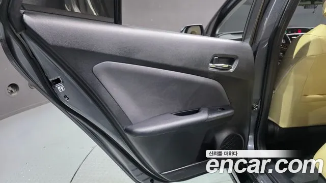Toyota Prius — Фото автомобиля 25