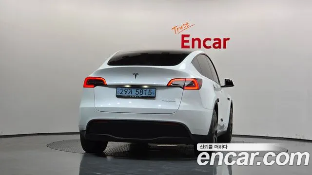 Tesla Model Y — Фото автомобиля 4