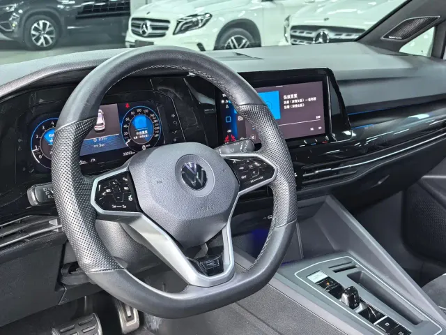 Volkswagen Golf — Фото автомобиля 10