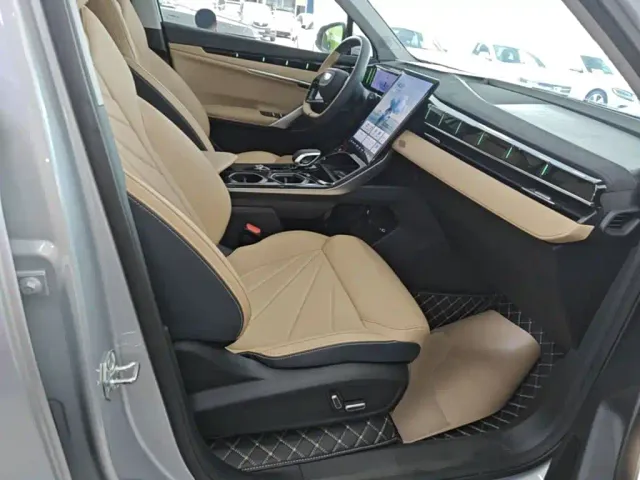 Geely Boyue L — Фото автомобиля 24
