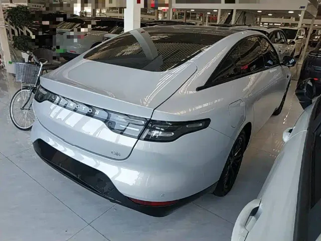 Leapmotor C01 — Фото автомобиля 6