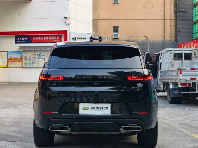 Land Rover Range Rover Sport — Фото автомобиля 12