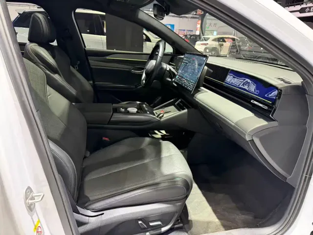 BYD Qin L — Фото автомобиля 6