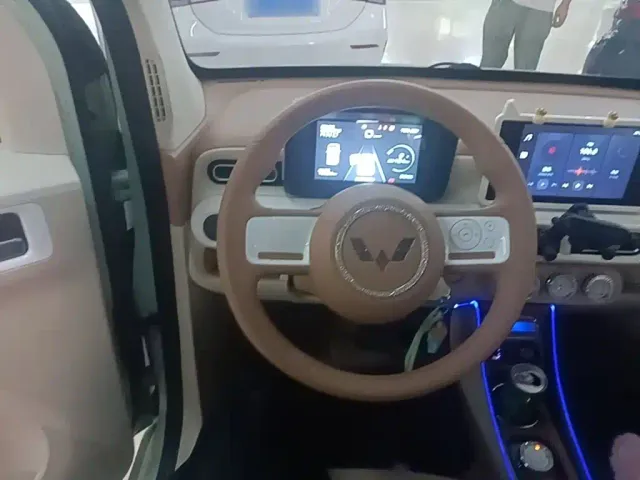 Wuling Hongguang Mini EV — Фото автомобиля 10