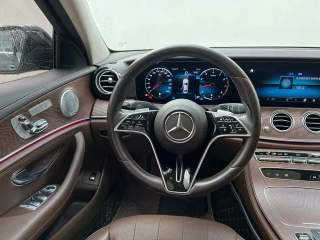 Mercedes-Benz E-Class — Фото автомобиля 11