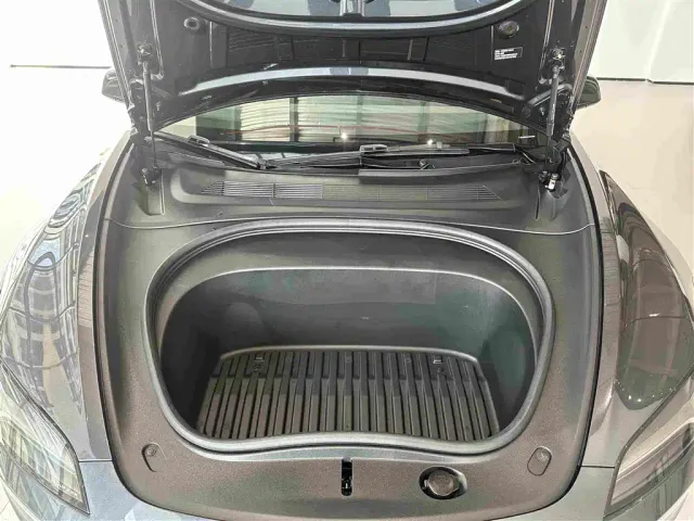 Tesla Model 3 — Фото автомобиля 20