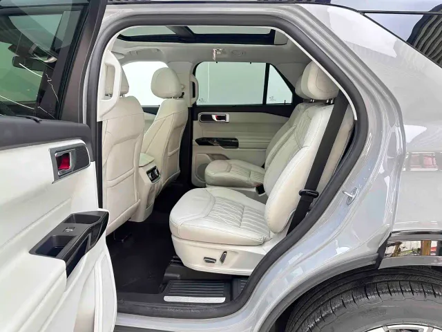 Ford Explorer — Фото автомобиля 12