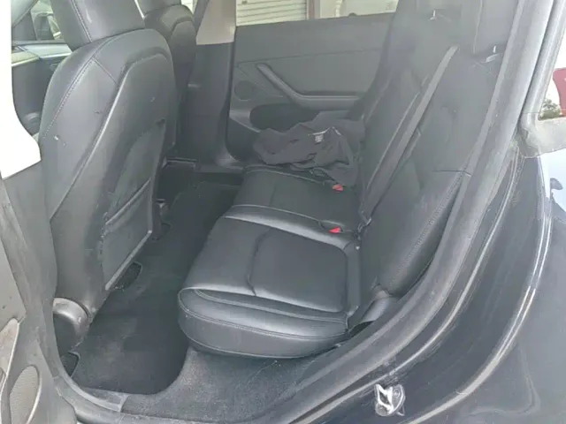Tesla Model Y — Фото автомобиля 16
