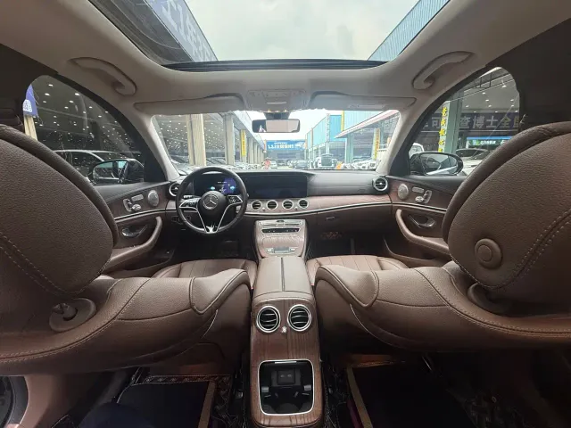 Mercedes-Benz E-Class — Фото автомобиля 15