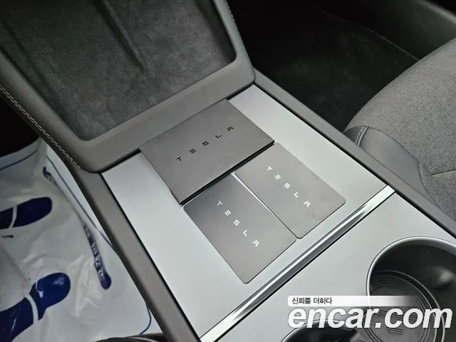 Tesla Model 3 — Фото автомобиля 9