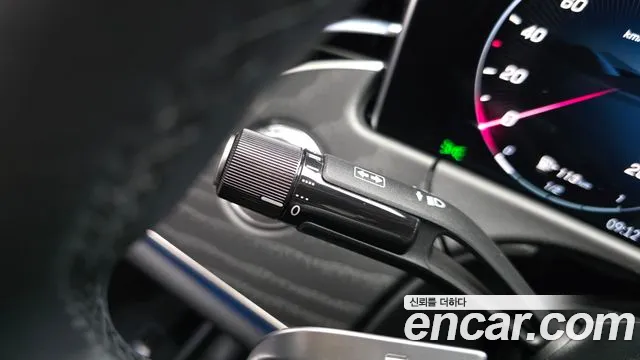 Mercedes-Benz E-Class — Фото автомобиля 25
