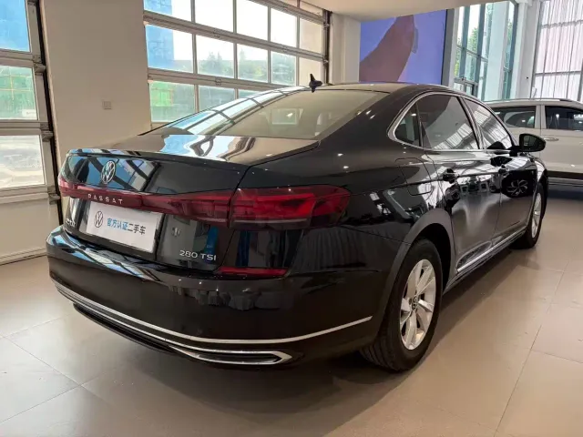 Volkswagen Passat — Фото автомобиля 15