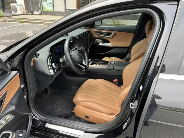 Mercedes-Benz E-Class — Фото автомобиля 4