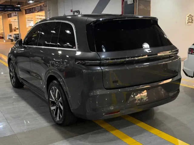 Li Auto L8 — Фото автомобиля 12