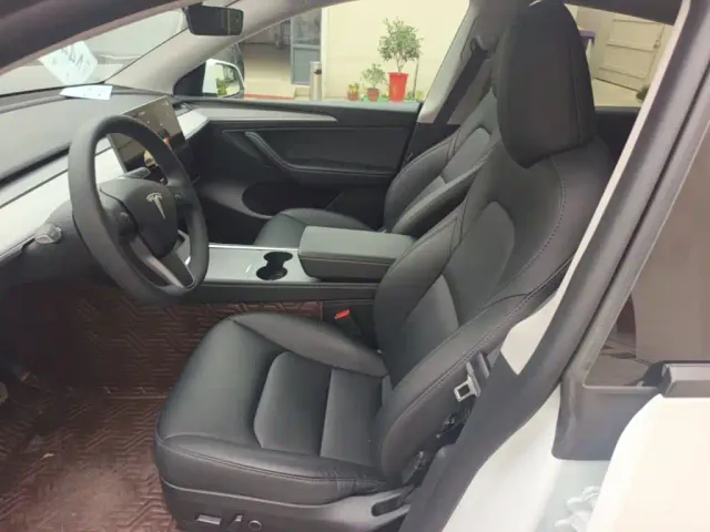 Tesla Model Y — Фото автомобиля 14