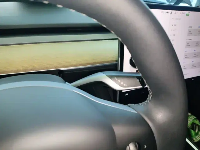 Tesla Model Y — Фото автомобиля 13
