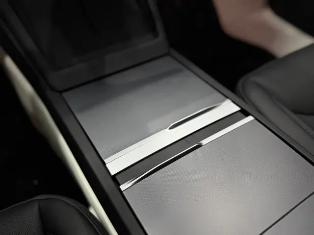 Tesla Model 3 — Фото автомобиля 13