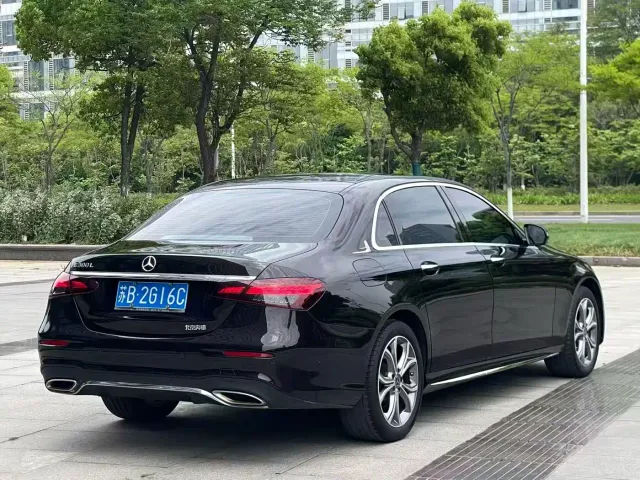 Mercedes-Benz E-Class — Фото автомобиля 7