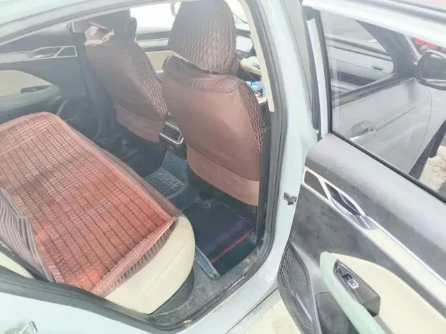 Geely Emgrand L — Фото автомобиля 11
