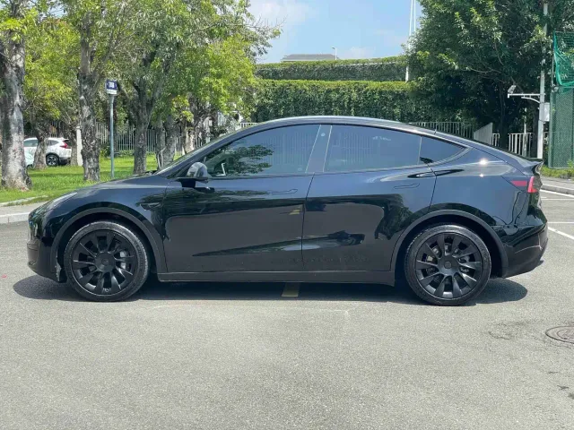 Tesla Model Y — Фото автомобиля 13