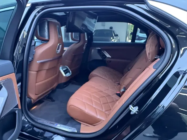 BMW i7 — Фото автомобиля 16