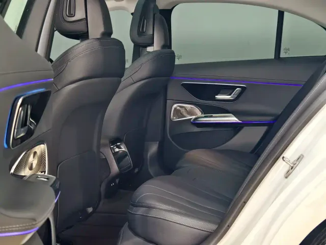 Mercedes-Benz E-Class — Фото автомобиля 8