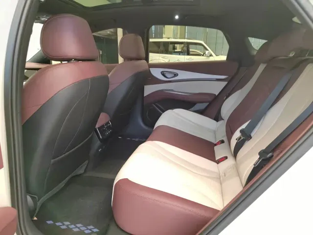 BYD Seal 07 DM-i — Фото автомобиля 11